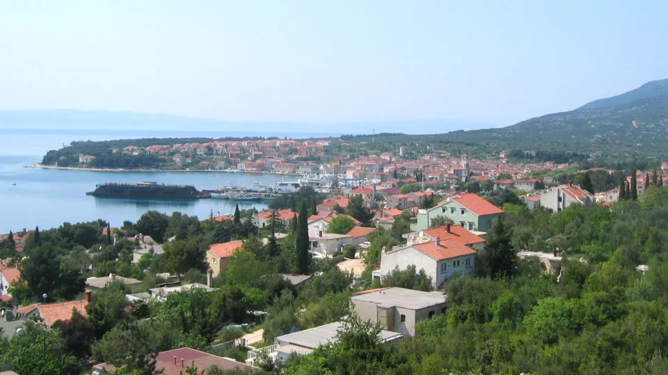 Cres town, red-roofed houses and its harbour