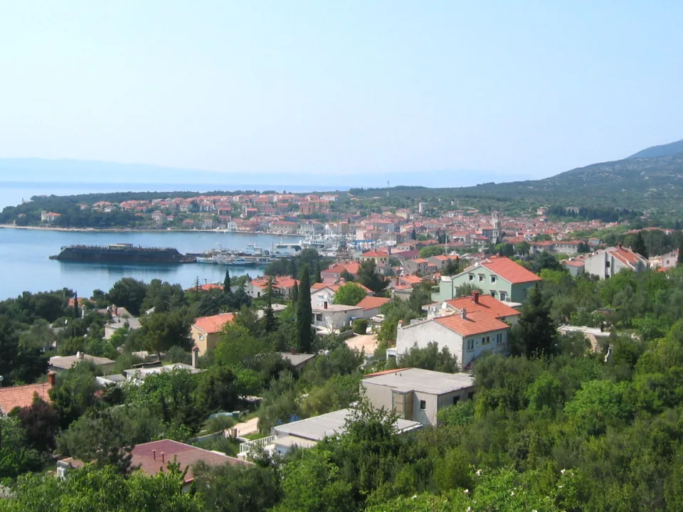 Cres town, red-roofed houses and its harbour