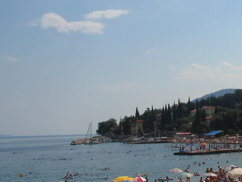 Beach and shoreline at Ičići on the Kvarner coast