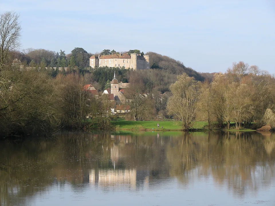 Regional river context: the Saône and village at Ray-sur-Saône