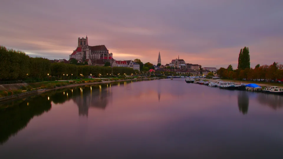 Regional Yonne context: the Auxerre waterfront and boats at sunset