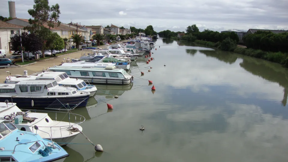 Canal boats at Saint-Gilles in Gard