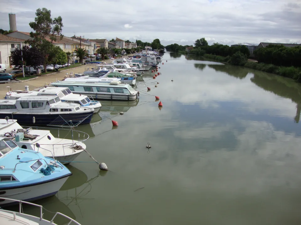 Canal boats at Saint-Gilles in Gard