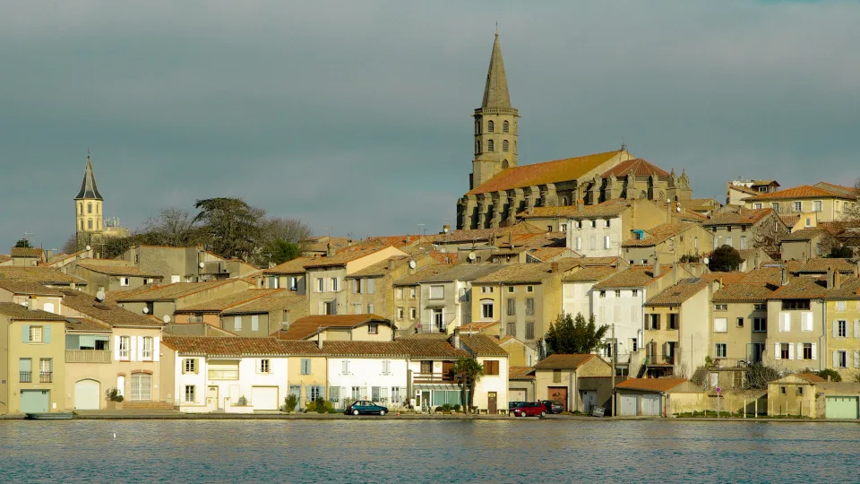 Regional Canal du Midi setting at Castelnaudary