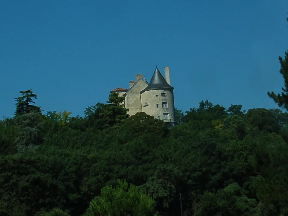 Regional town context showing the château at Buzet-sur-Baïse