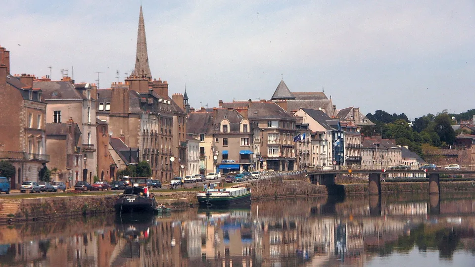 Regional Vilaine waterfront at Redon