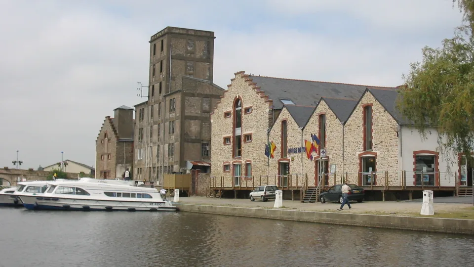 Regional Erdre view of the old harbour at Nort-sur-Erdre