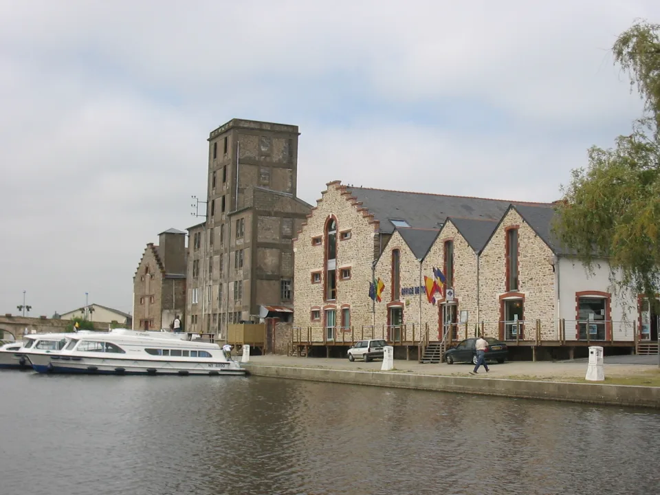 Regional Erdre view of the old harbour at Nort-sur-Erdre