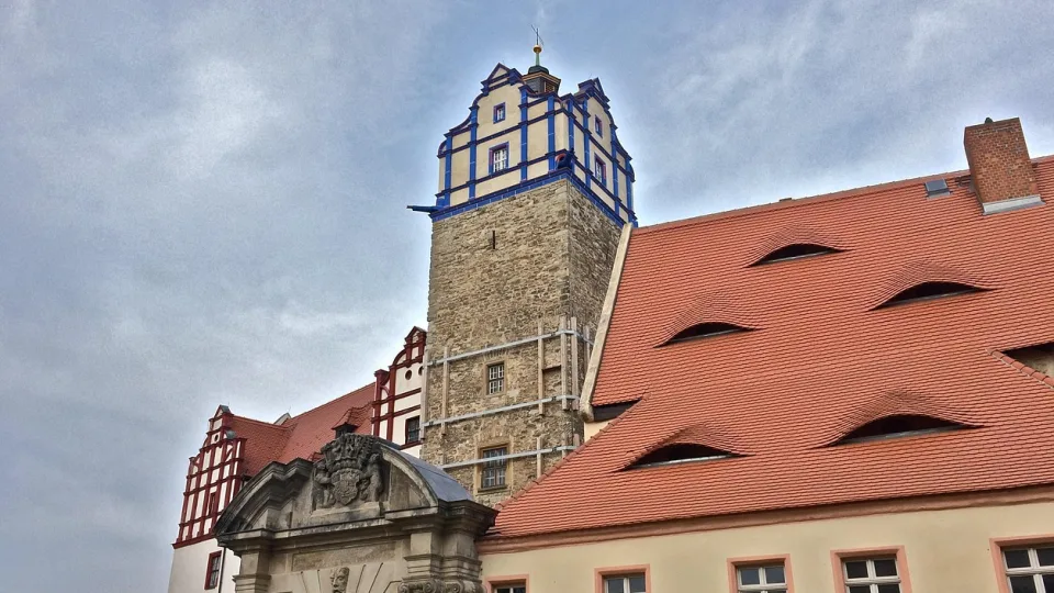 Regional town context: Bernburg Castle courtyard and tower for a Saale guide