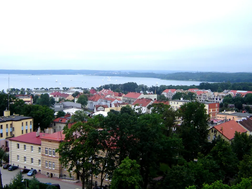 Regional lake context: Lake Niegocin seen southwards from Giżycko, with city rooftops in the foreground