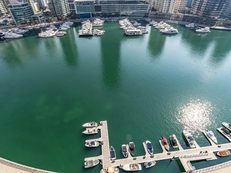 Yachts and pontoons around the water at Dubai Marina