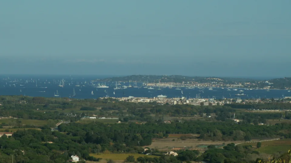 Regional Gulf of Saint-Tropez context: the bay and Port Grimaud seen from Grimaud.