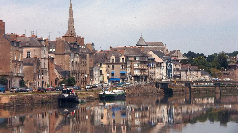 Regional Vilaine context: the waterfront, boats and church spire at Redon.