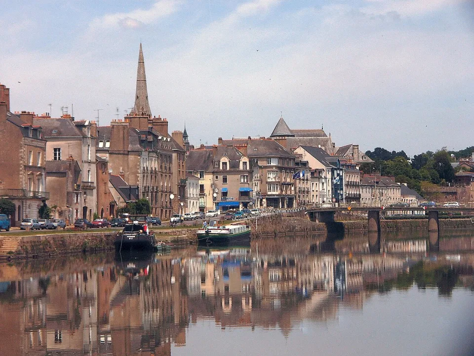 Regional Vilaine context: the waterfront, boats and church spire at Redon.