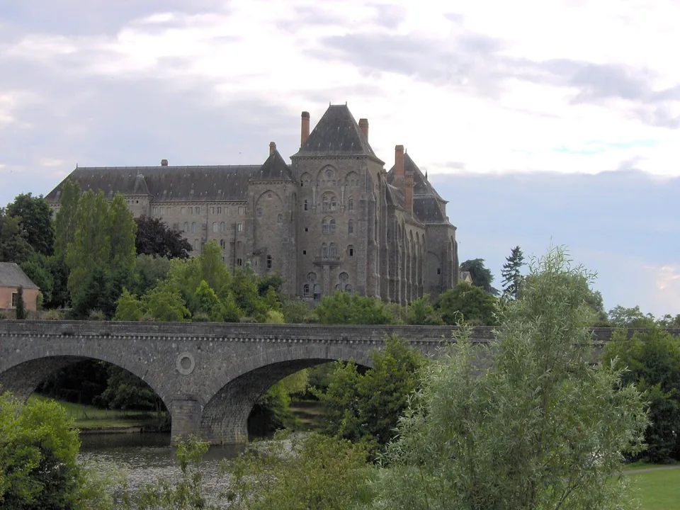 Regional Sarthe context: Solesmes Abbey and the bridge over the River Sarthe.