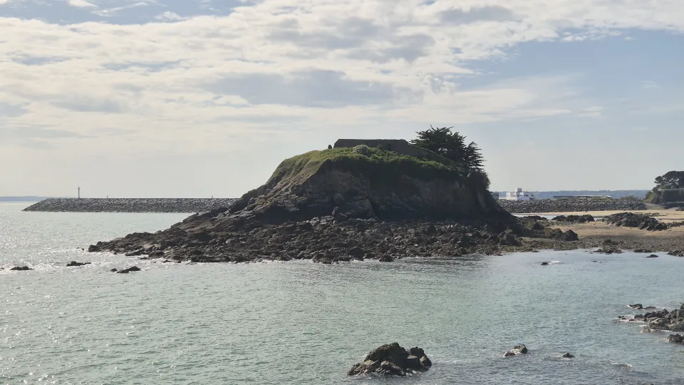 The rocky Île de la Comtesse off Saint-Quay-Portrieux in Brittany.