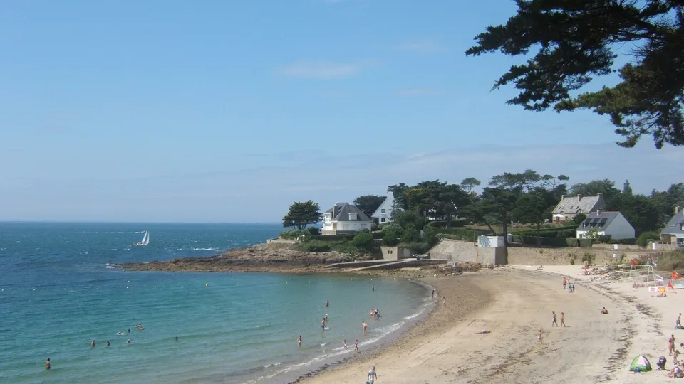 The beach and sheltered bay south of Port-Navalo in Arzon, Brittany.