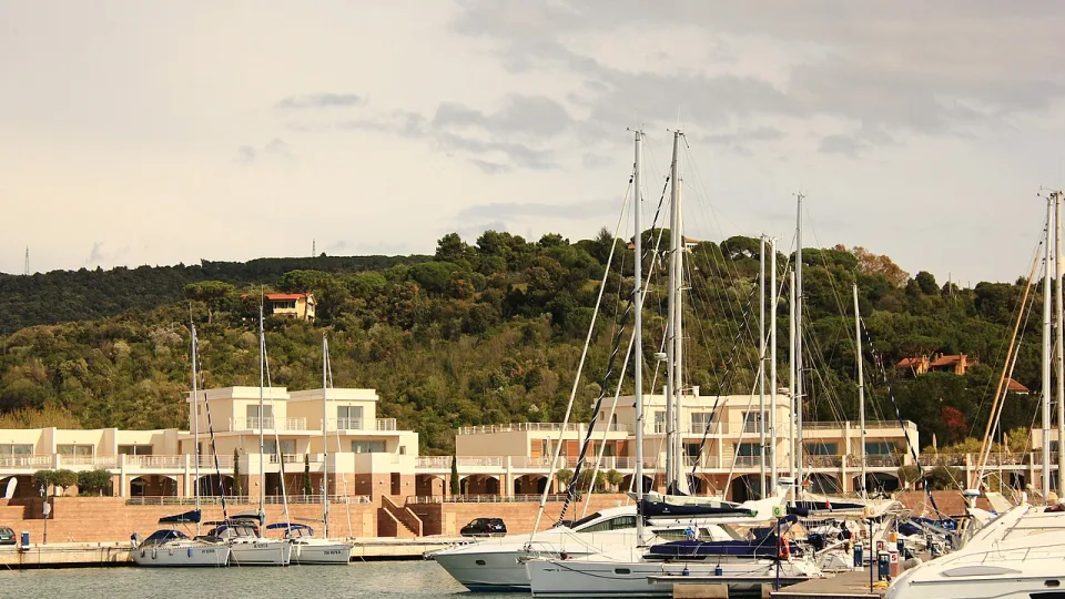 Puntone di Scarlino port