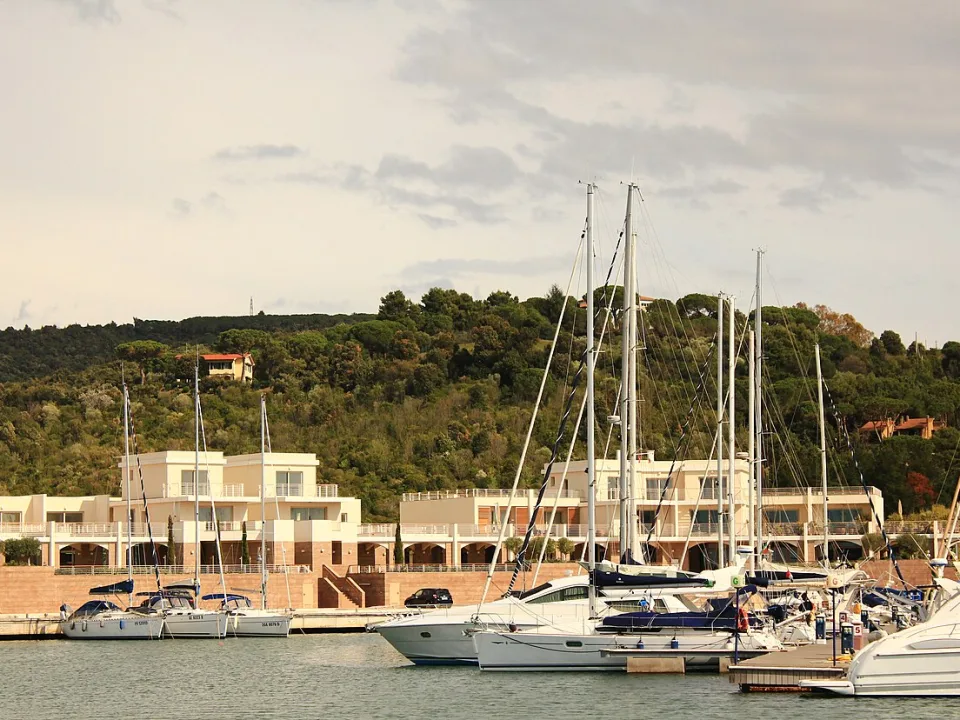 Puntone di Scarlino port