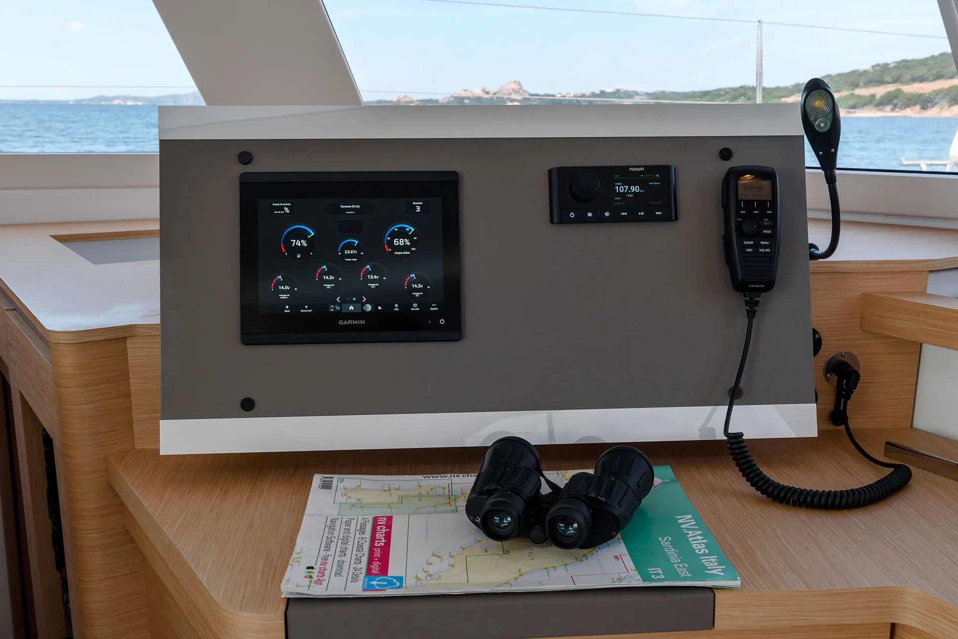 Astréa 42 Agitation - A/C, Generator, Water maker. Solar panel — yacht photo 2