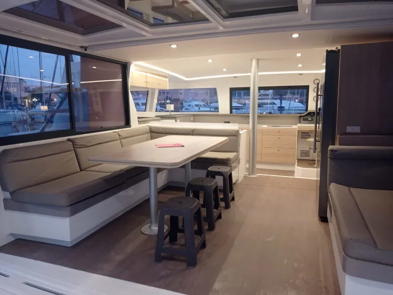 Bali 4.3 Mary — yacht photo 4