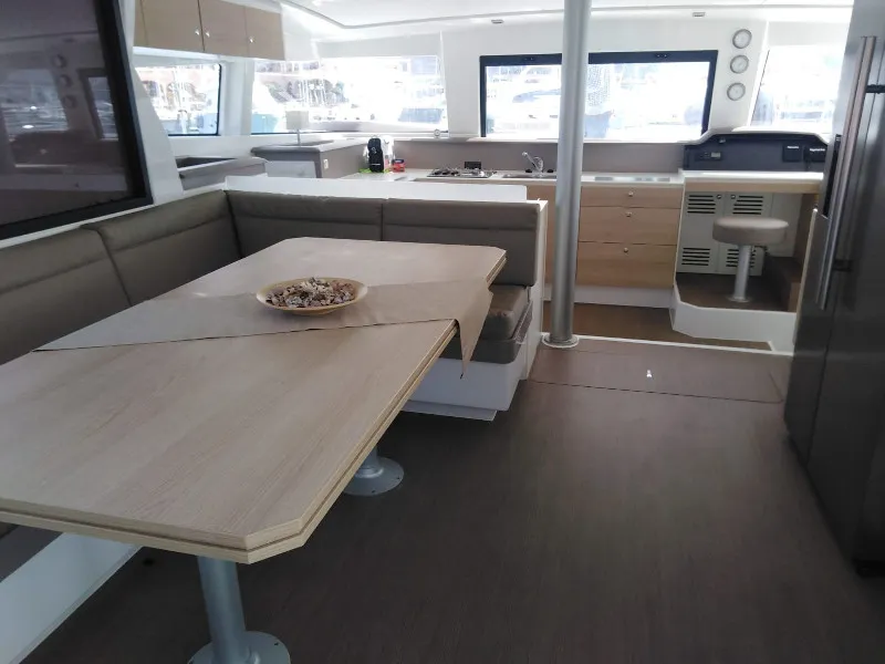 Bali 4.3 Mary — yacht photo 9