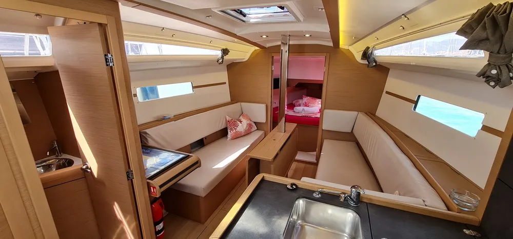 Sun Odyssey 349 Dorina — фотография яхты 3