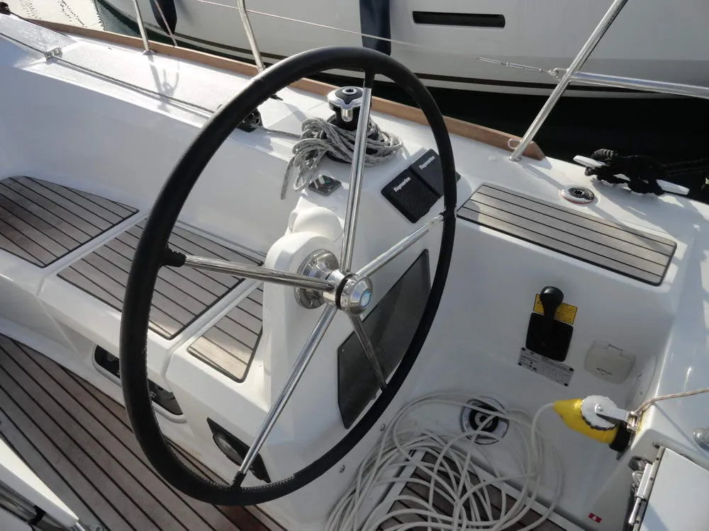 Sun Odyssey 349 Dorina — фотография яхты 5