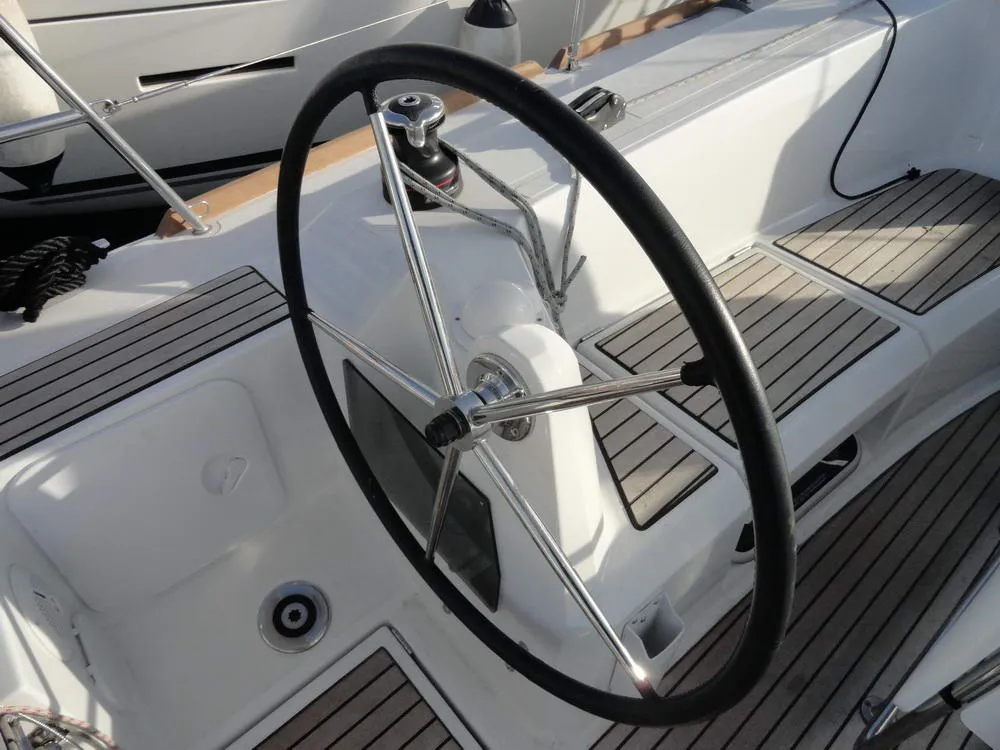 Sun Odyssey 349 Dorina — фотография яхты 9
