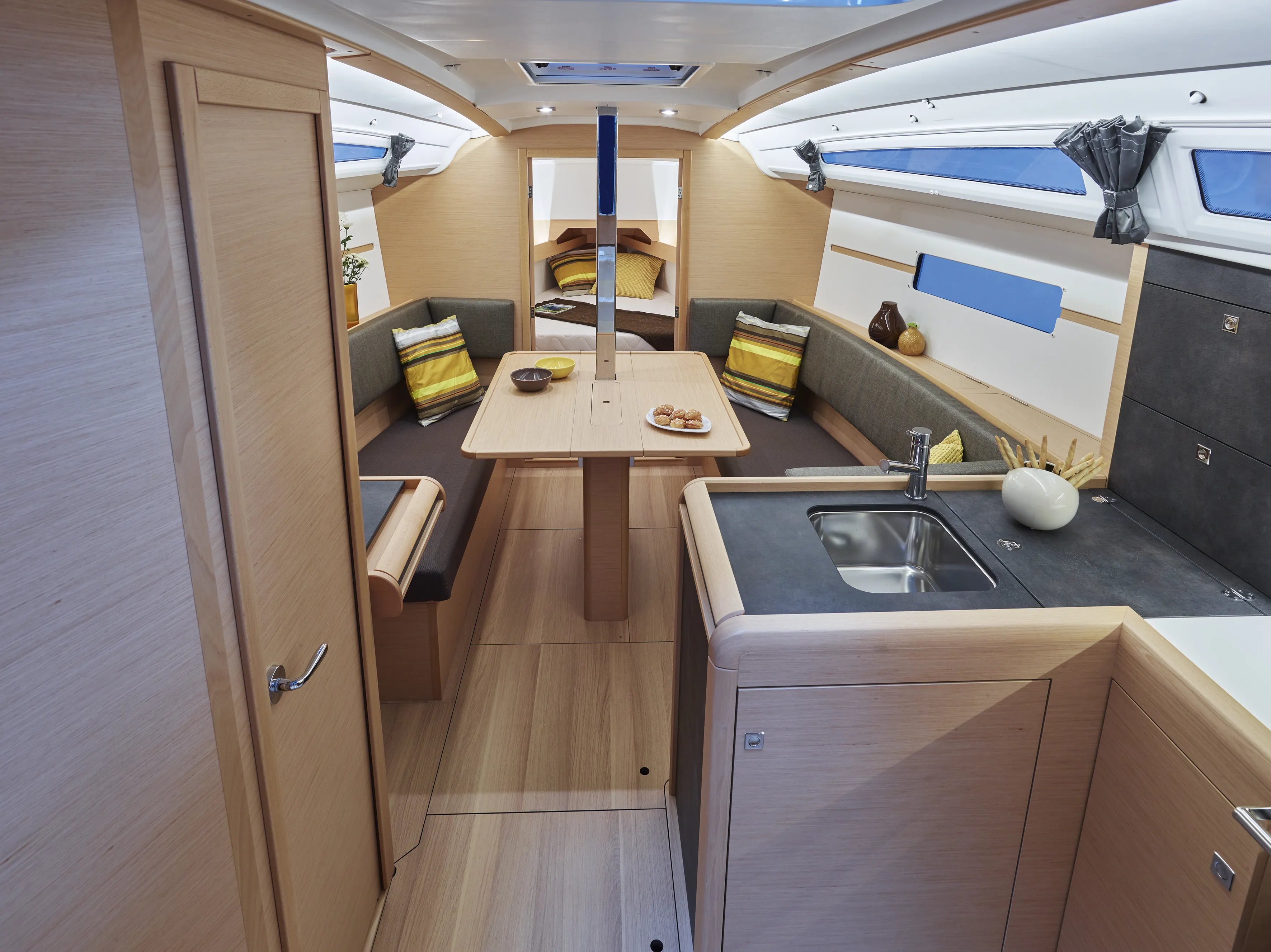 Sun Odyssey 349 Dorina — фотография яхты 10