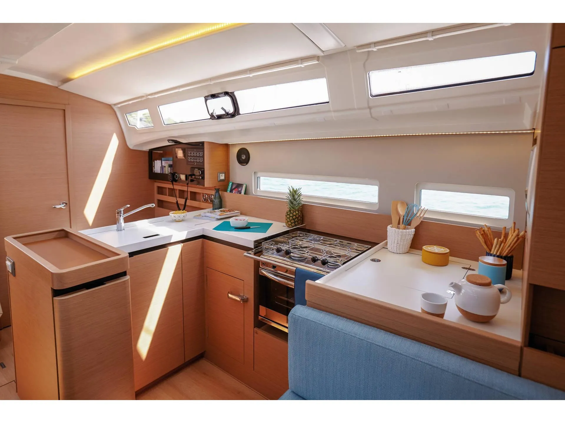 Sun Odyssey 410 LILIANE — jahtikuva 2