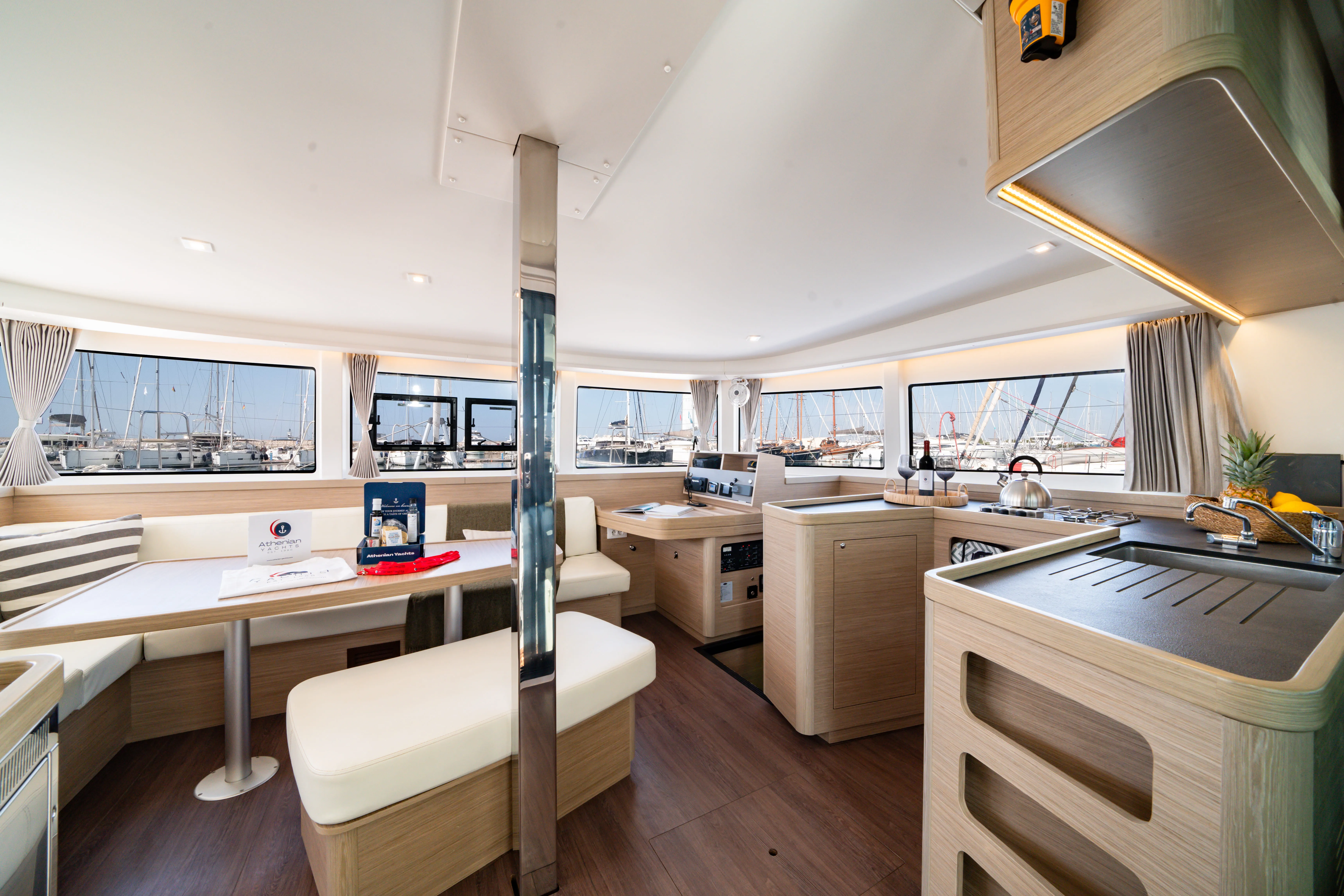 Lagoon 42 CELENA V — Yachtfoto 2