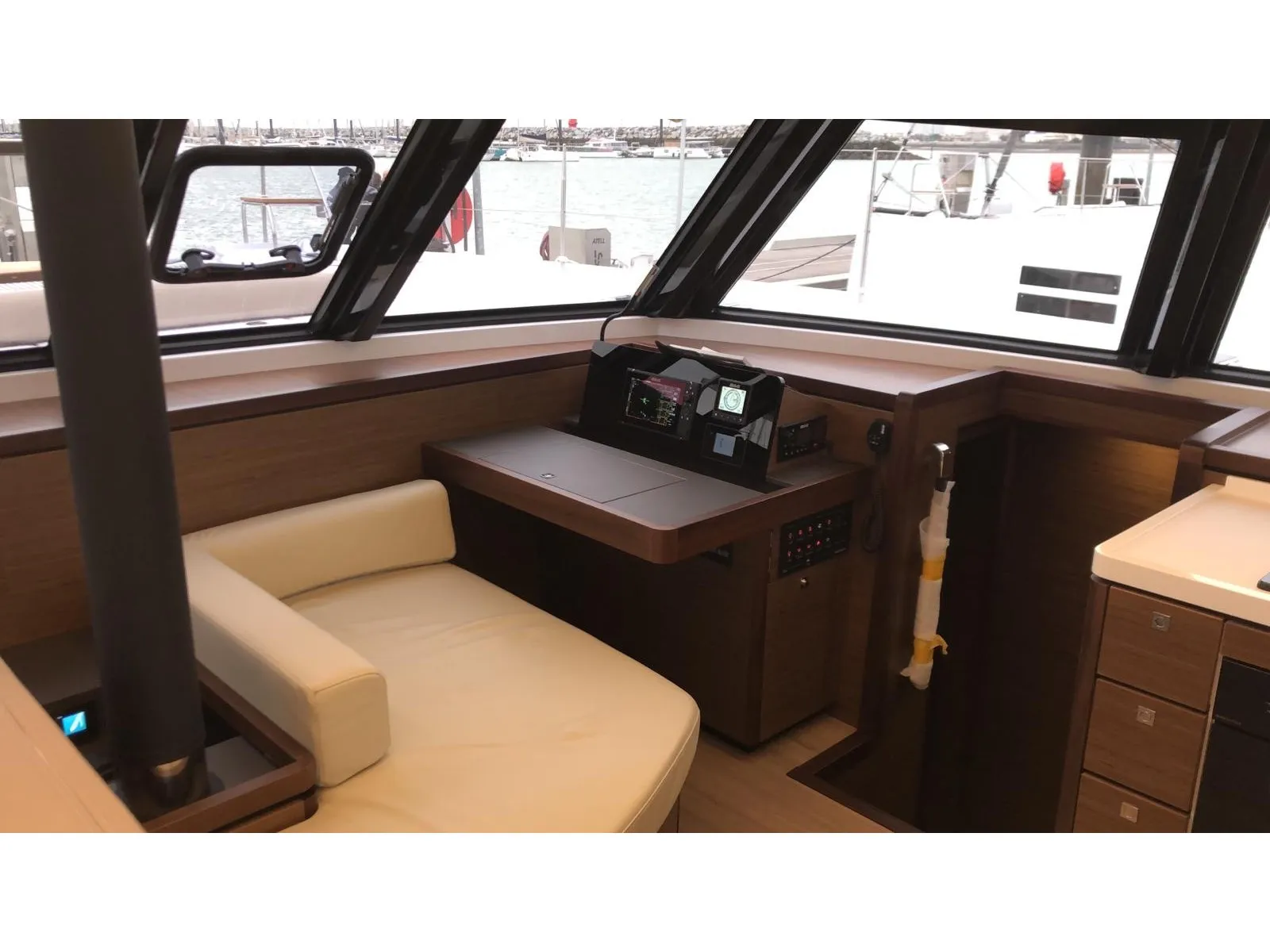 Nautitech 46 Fly Sardinia — снимка на яхтата 9
