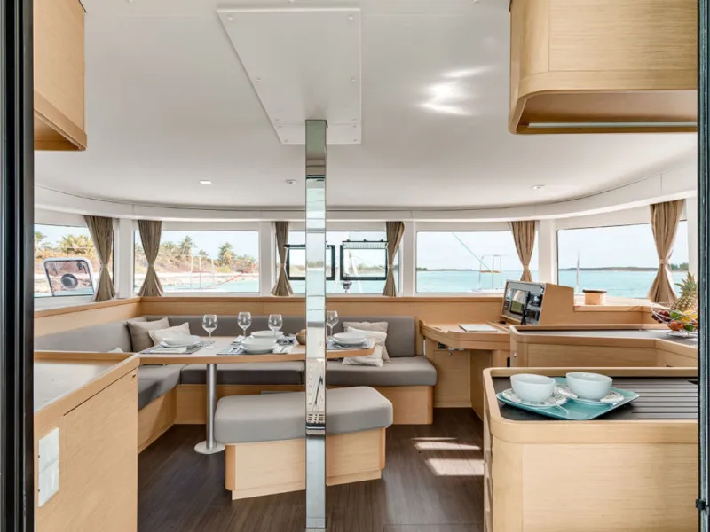Lagoon 42 BILLY M — Yachtfoto 2