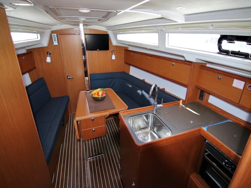 Bavaria Cruiser 34 VITA — фотография яхты 11
