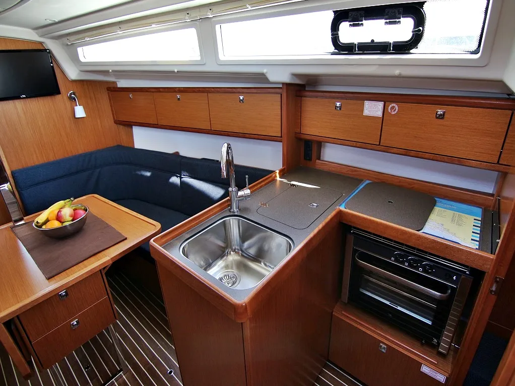Bavaria Cruiser 34 VITA — фотография яхты 14