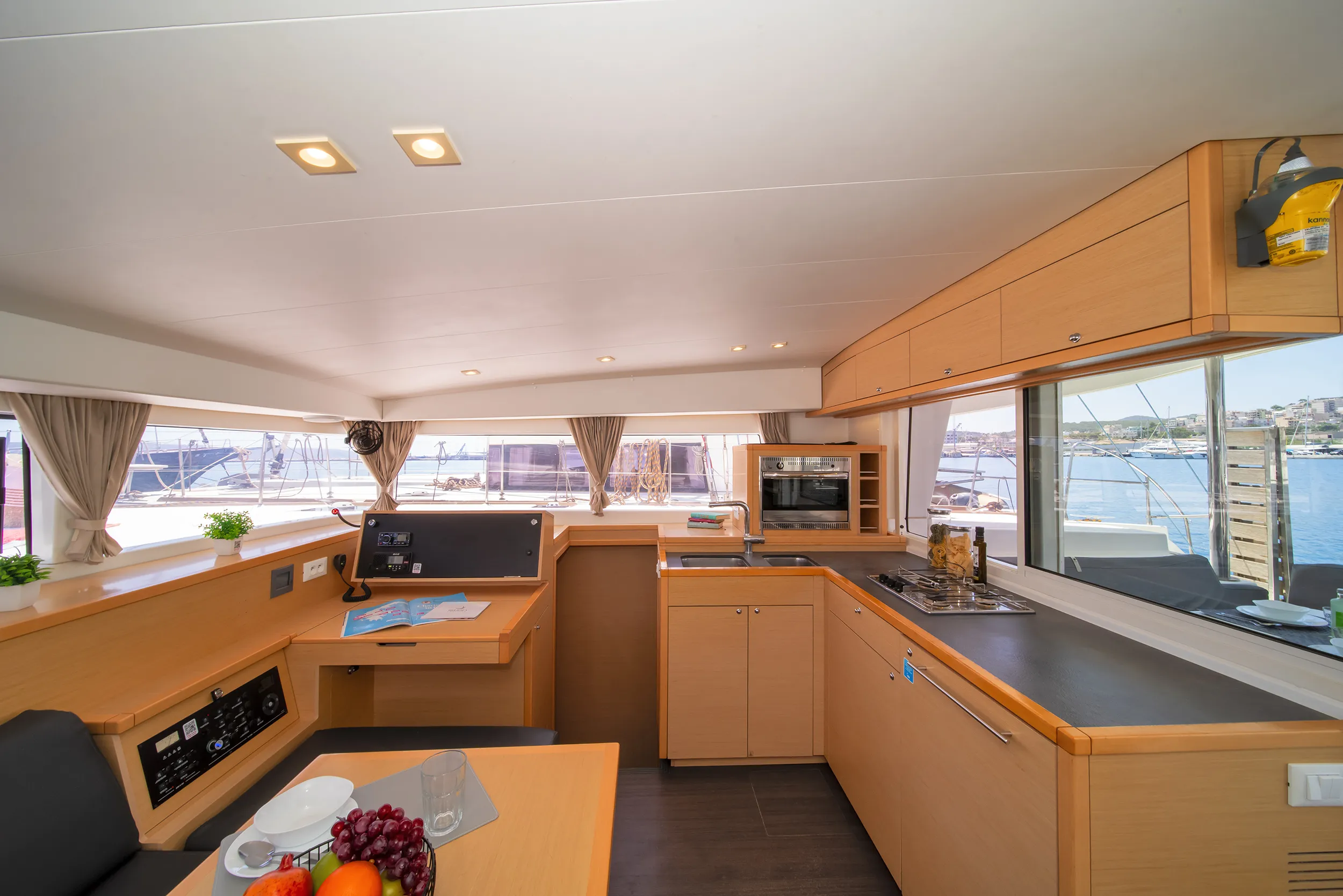 Lagoon 400 S2 Callisto L400 — фотография яхты 22