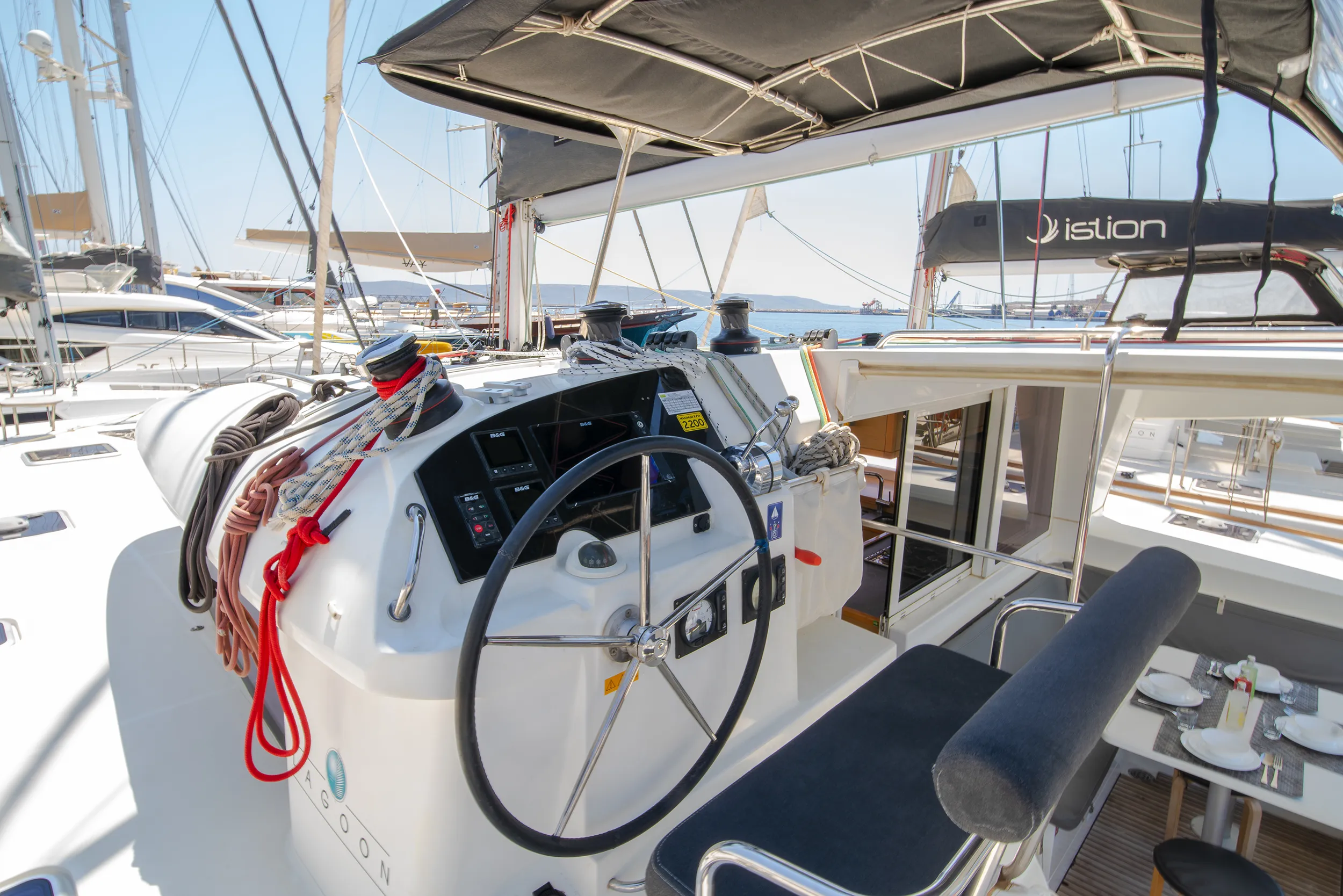 Lagoon 400 S2 Callisto L400 — фотография яхты 4