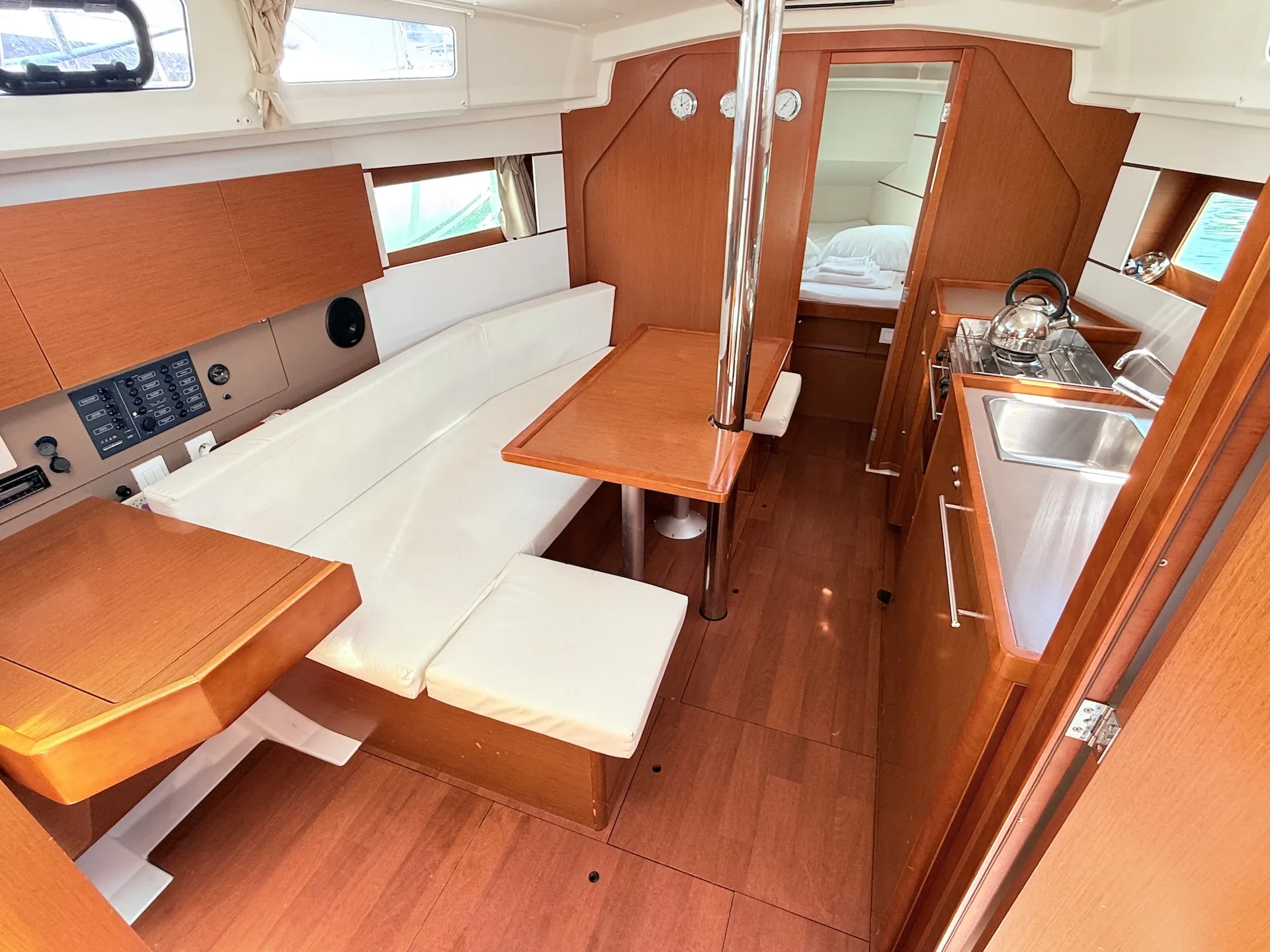 Oceanis 35 Vendy — foto dello yacht n. 2