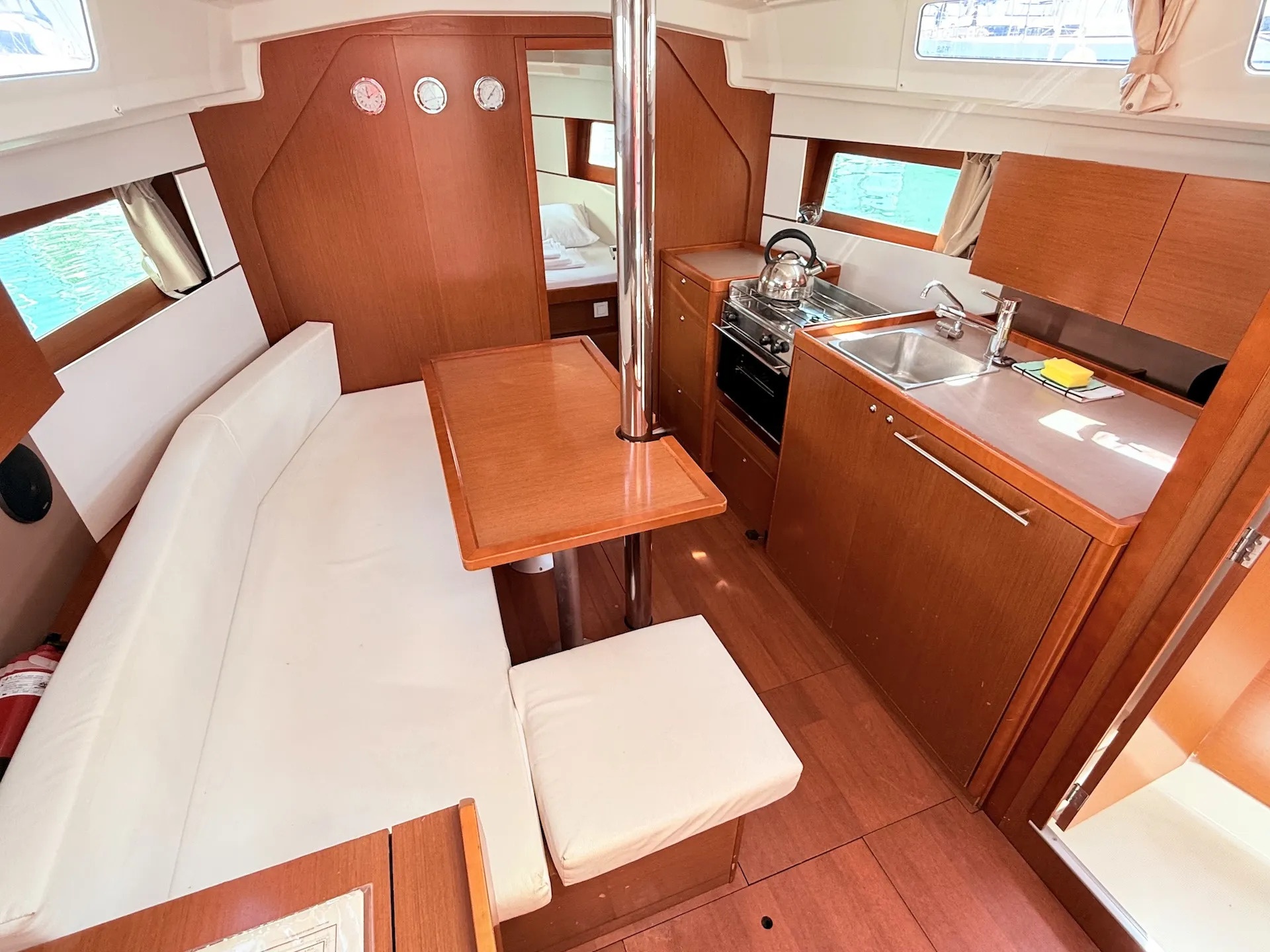 Oceanis 35 Vendy — foto dello yacht n. 4