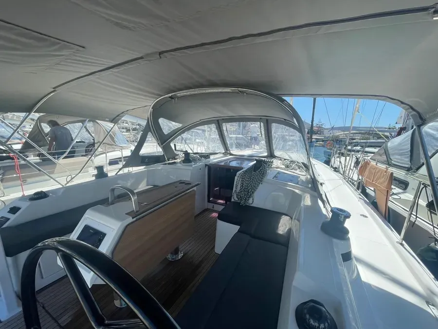 Bavaria C42 Blackberry — jahtikuva 2
