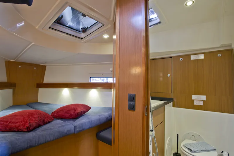 Bavaria 41 Cruiser Astros — yacht photo 6