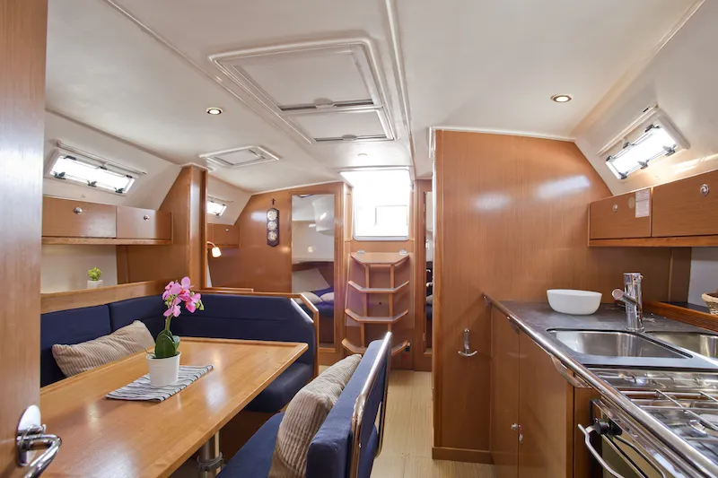 Bavaria 41 Cruiser Astros — yacht photo 4