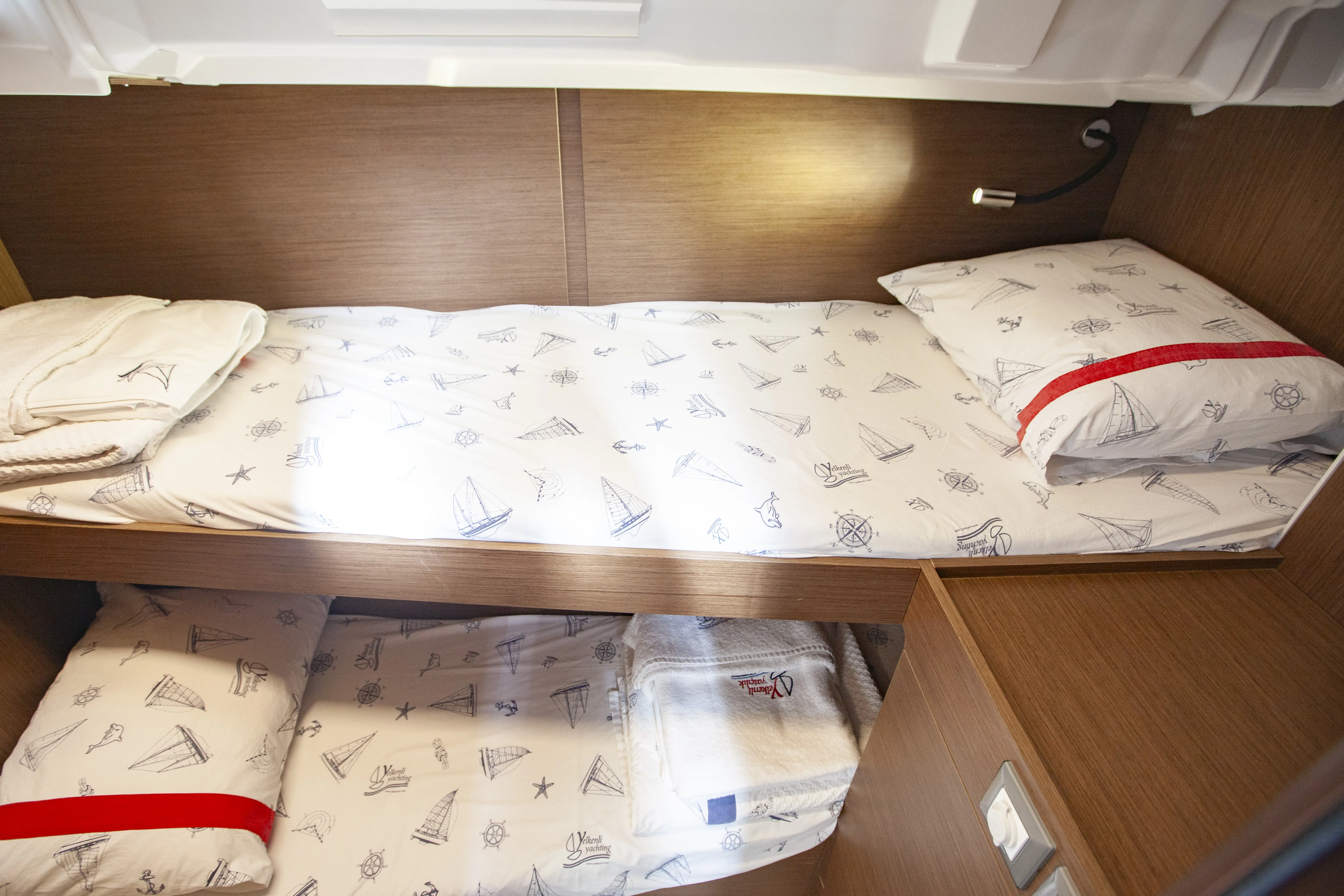 Oceanis 46.1 BreezY — yacht photo 2