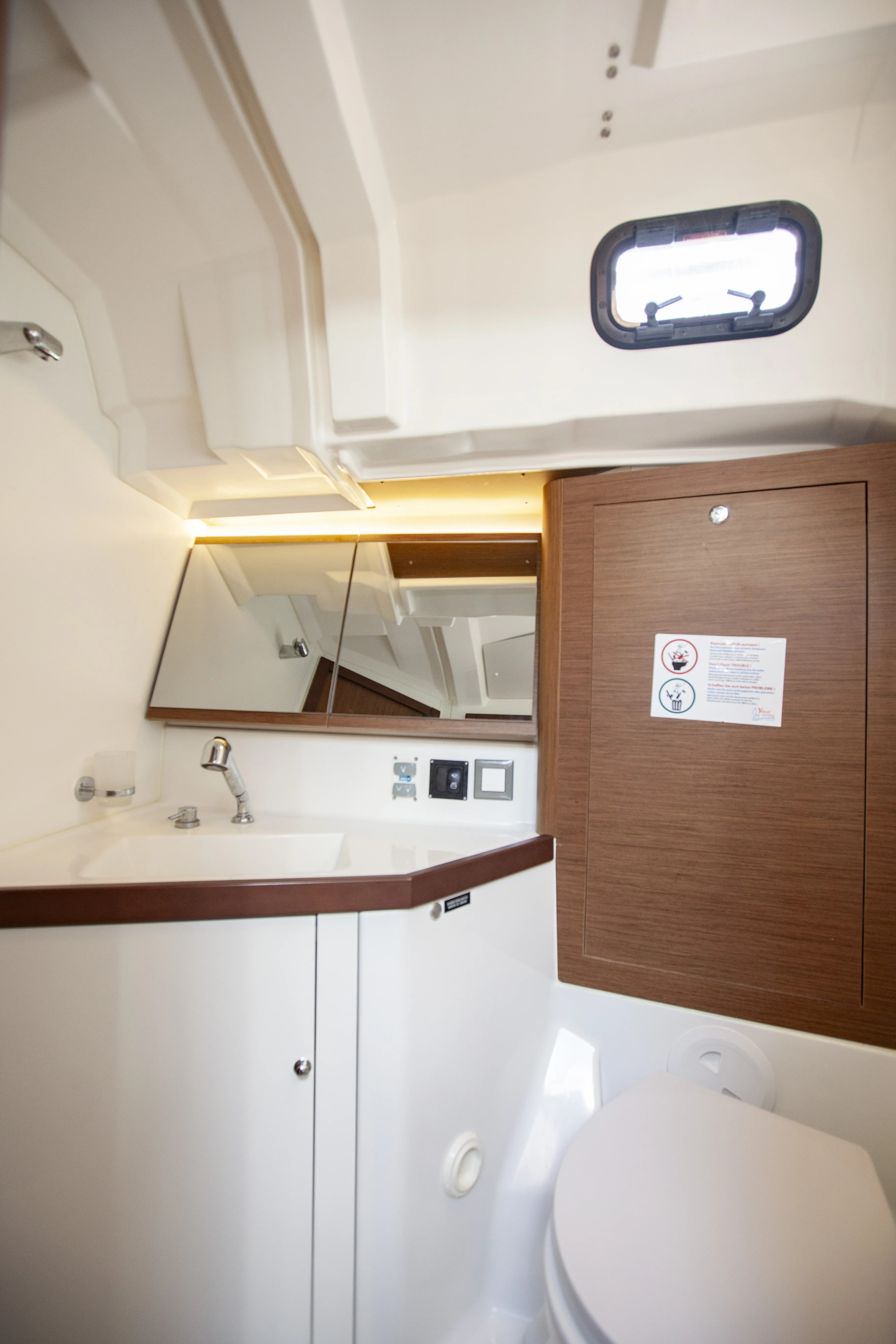 Oceanis 46.1 BreezY — yacht photo 14