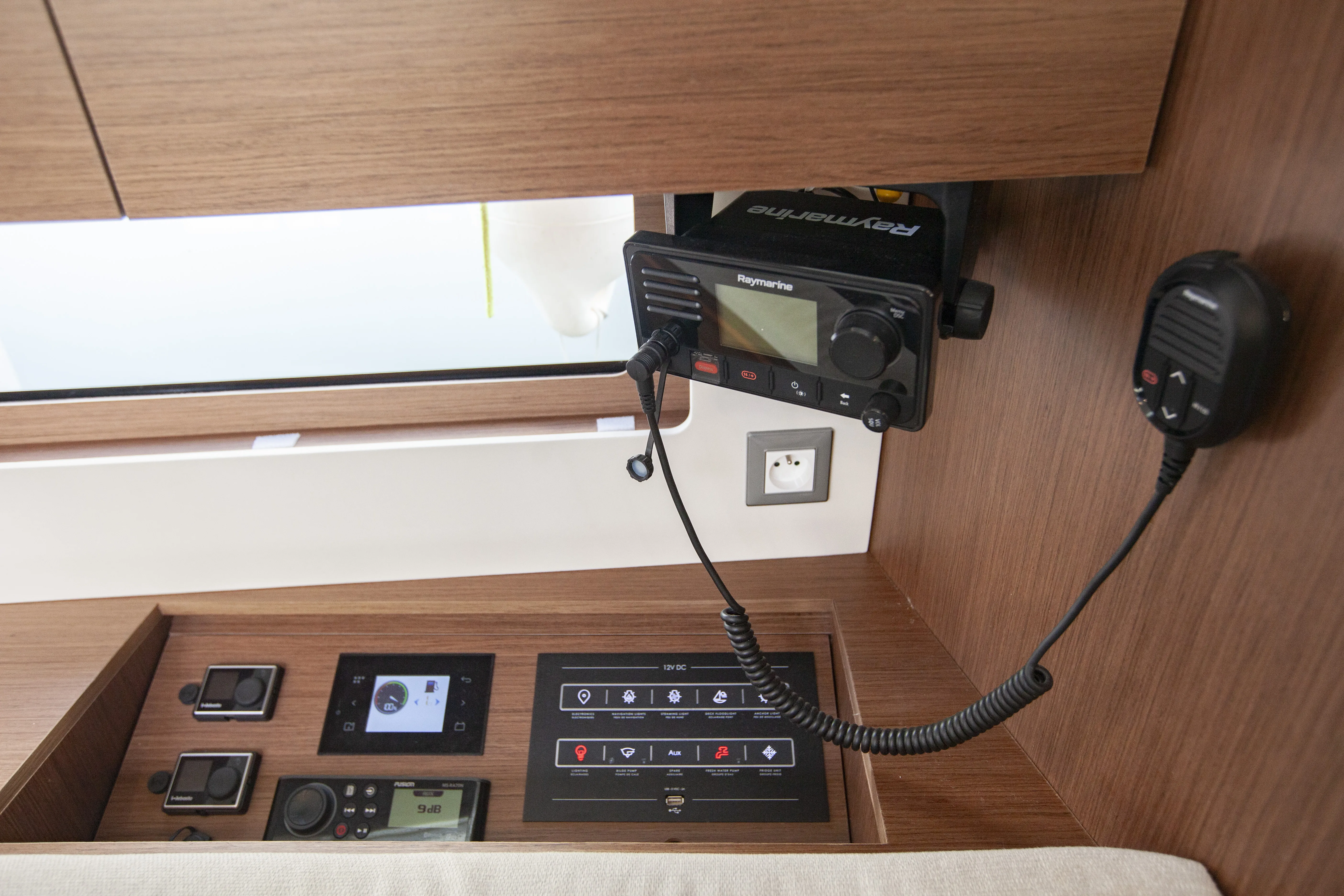 Oceanis 46.1 BreezY — yacht photo 18
