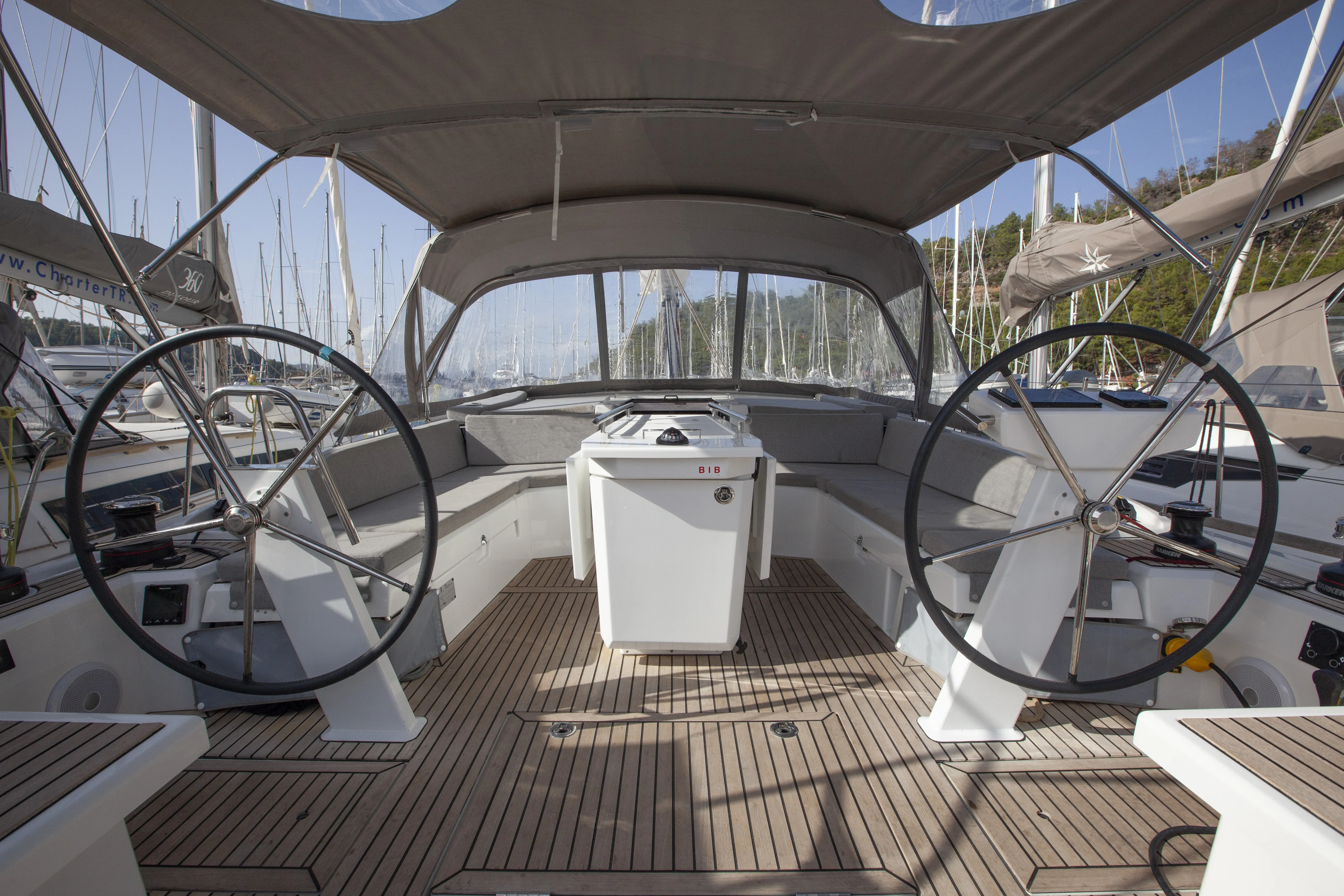 Oceanis 46.1 BreezY — yacht photo 4