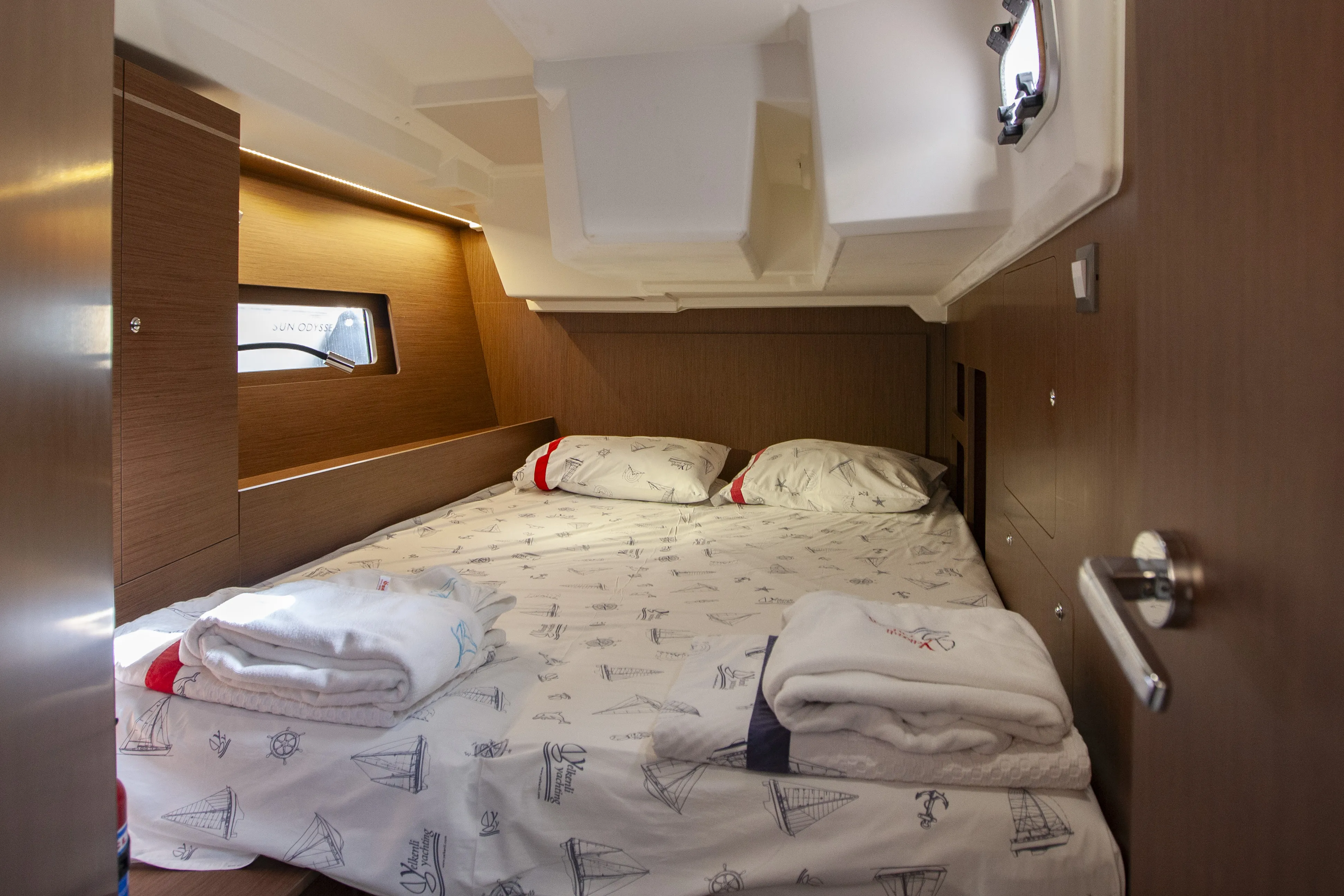 Oceanis 46.1 BreezY — yacht photo 10
