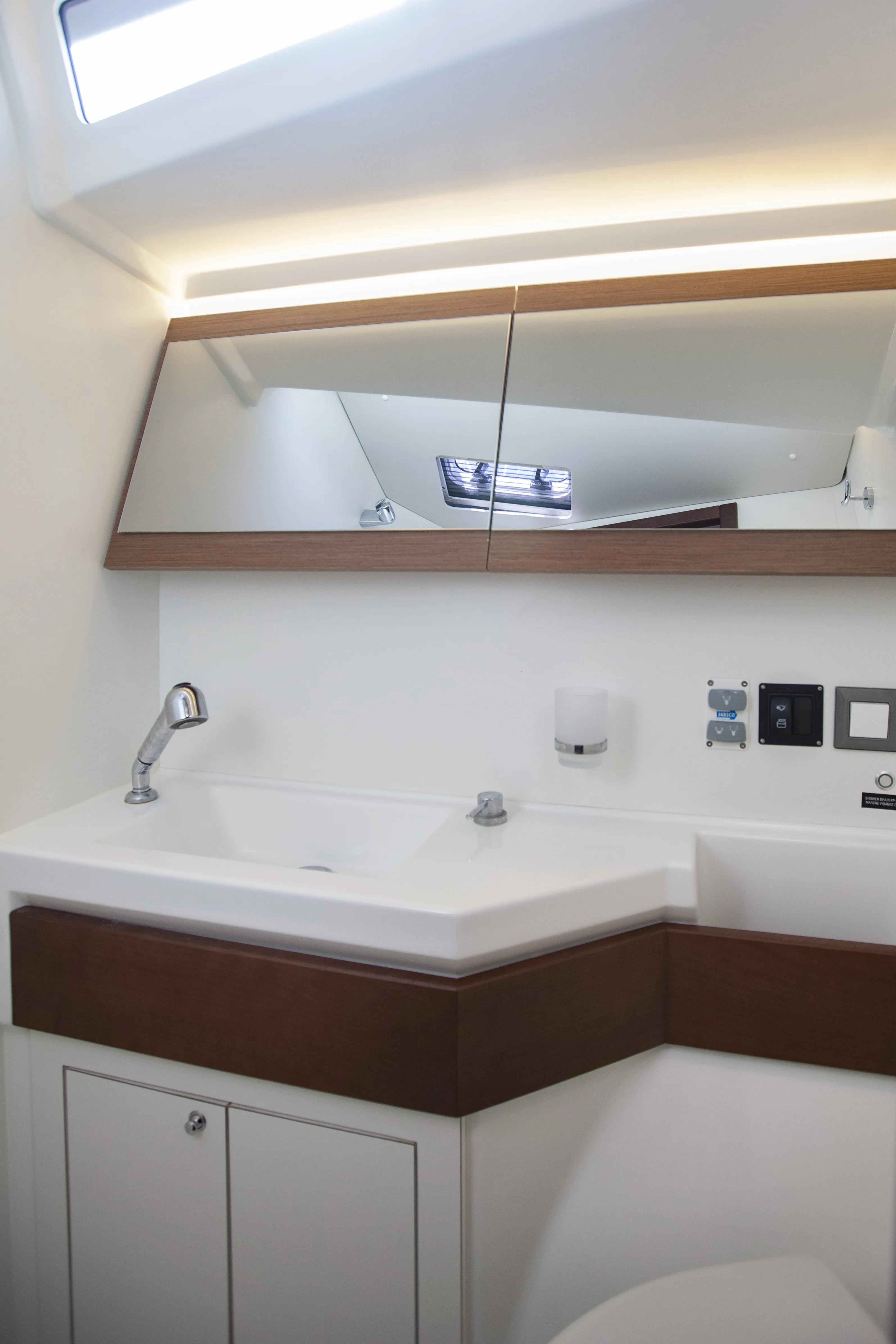 Oceanis 46.1 BreezY — yacht photo 13