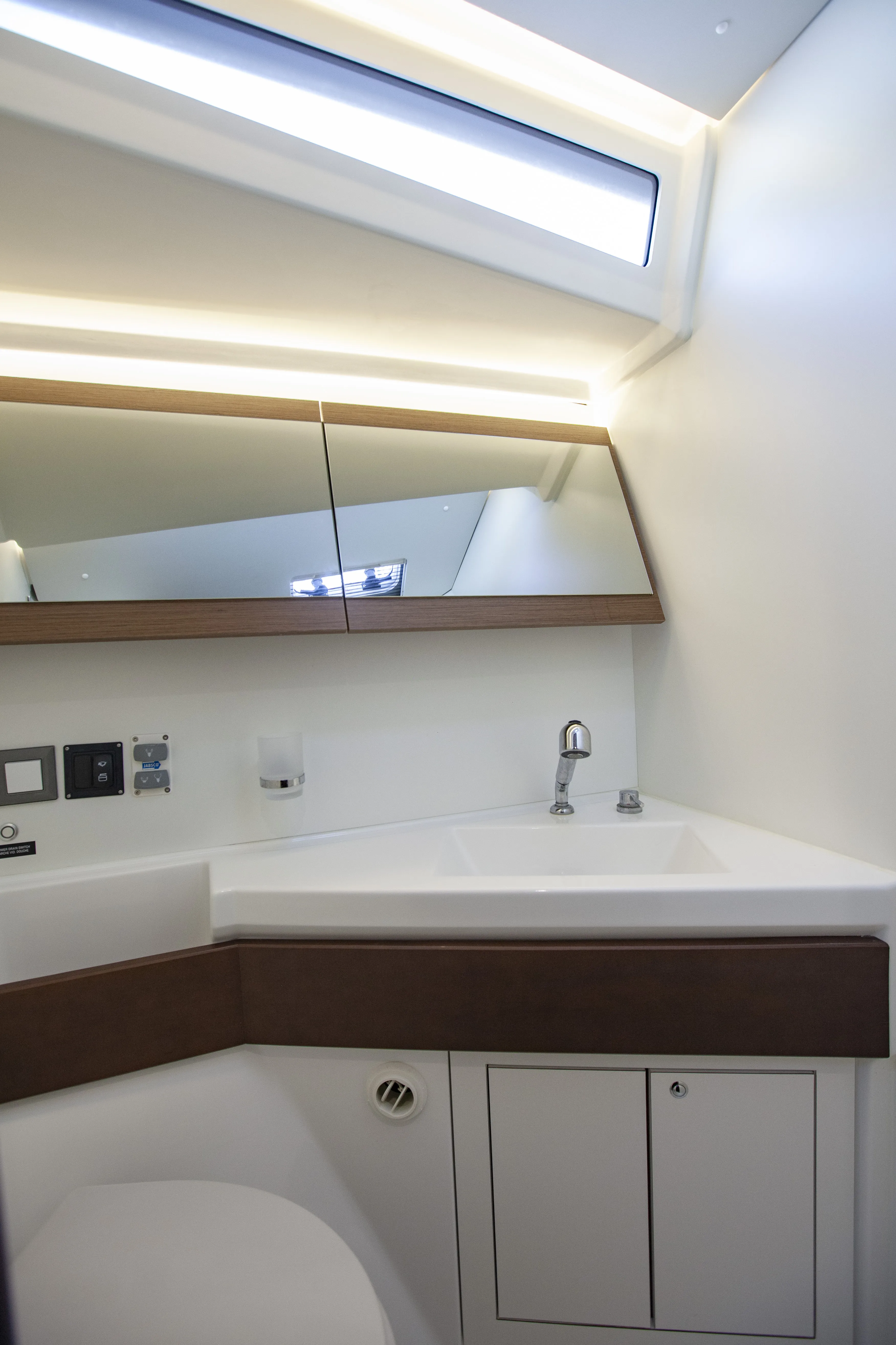 Oceanis 46.1 BreezY — yacht photo 9